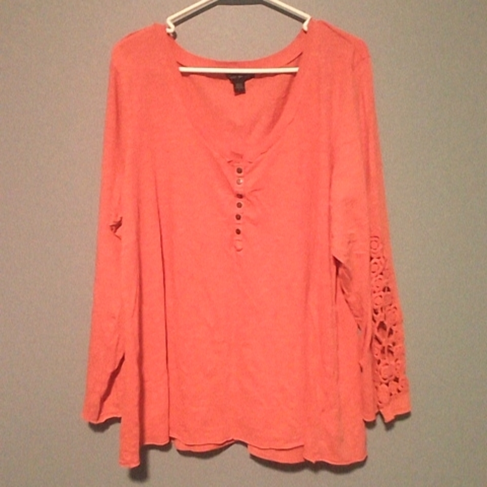 Women's plus long sleeve shirt